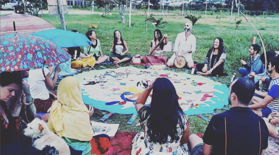 Quem mantra seus males espanta garopaba